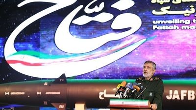 شلیک ۶ موشک بالستیک ایران به پایگاه العدید قطر