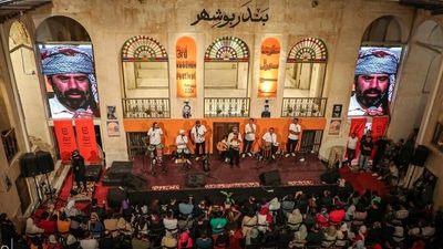 نقال «ری‌را» با خط آرام ملودیک می‌آید