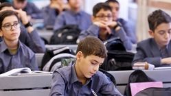 
ممنوعیت نگه داشتن کارنامه و پرونده دانش‌آموزان برای تسویه شهریه
