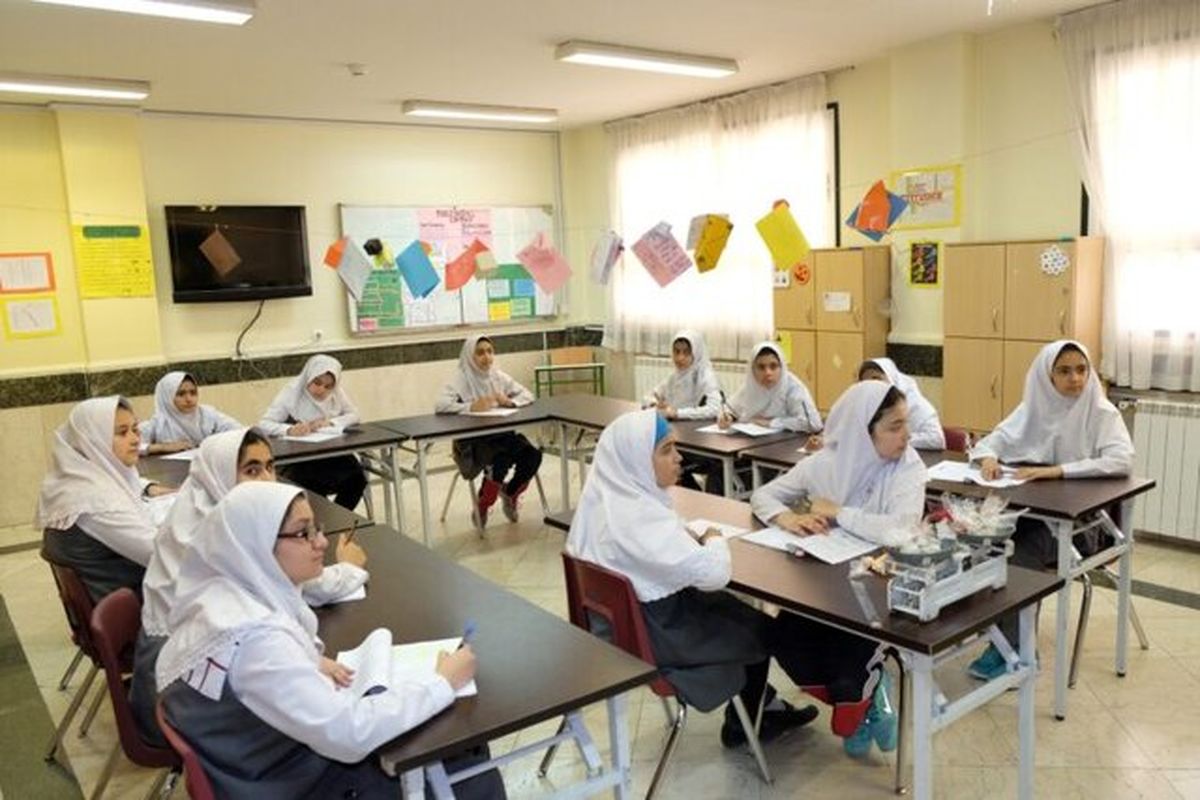 ماجرای تبلیغات مدارس «دو زبانه» چیست؟