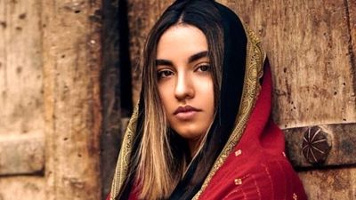 هدی زین العابدین با مانتو گلدوزی؛ ترکیبی از هنر و سنت ایرانی + عکس