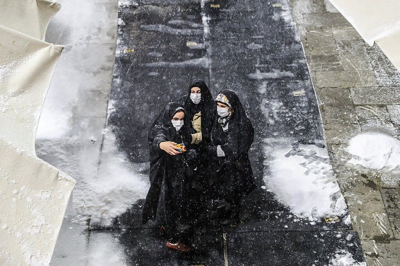 ببینید | تصویری از میزان برف شدید در مشهد