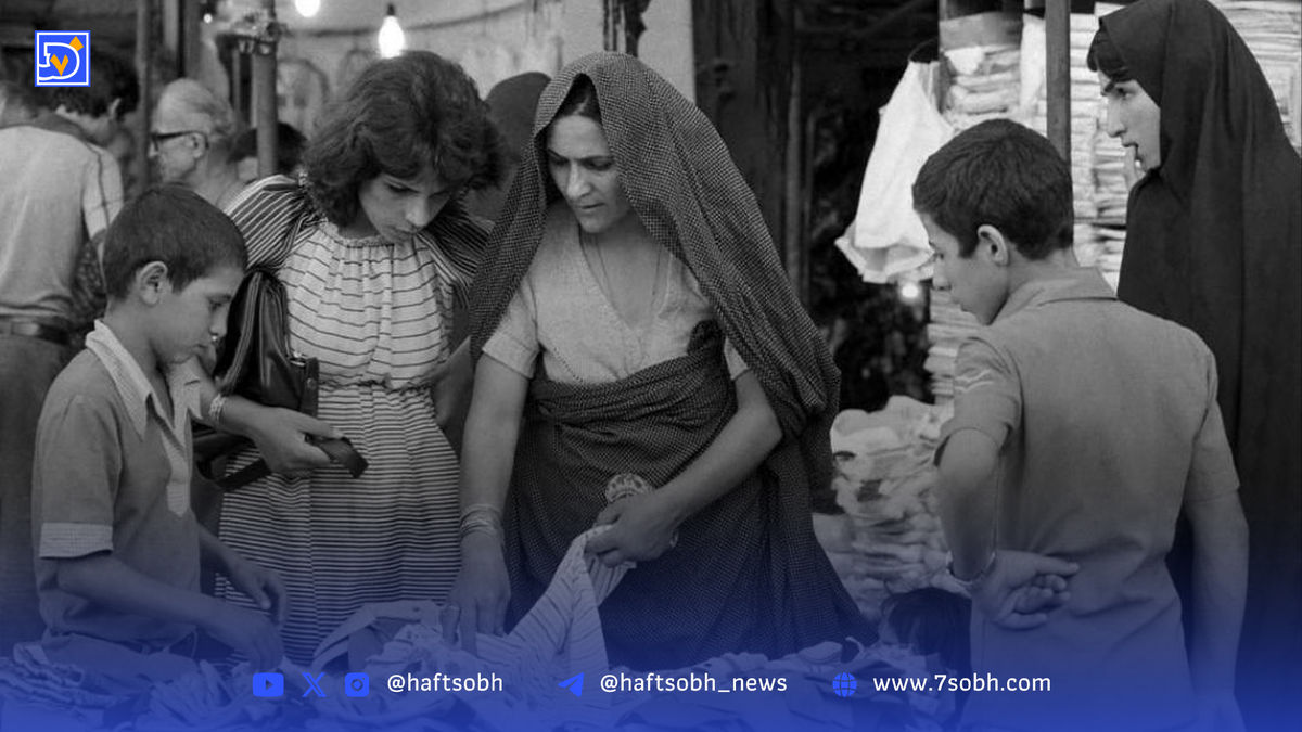 قاب تاریخ| بهروز وثوقی و آنتونی کویین، تهران 57، عکس خانوادگی آیت‌الله رفسنجانی و دختران تهرانی سال 88