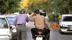 بازداشت موبایل‌قاپ‌های موتورسوار در بازار تهران