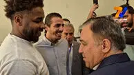 خوش و بش تاجرنیا با دوایت باکس، بازیکن آمریکایی بسکتبال استقلال

