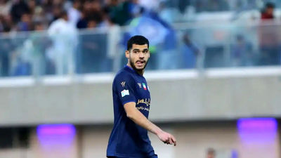 کارزار پرسپولیسی‌ها علیه هلدینگ خلیج فارس؛ چرا استقلال را خریدی؟