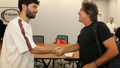 ساپینتو به بازیکنان استقلال معرفی شد