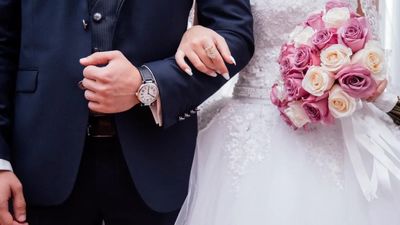 عروسی های جذاب دهه شصت/ از تیپ خاص داماد تا ماشین های لاکچری قدیمی + فیلم
