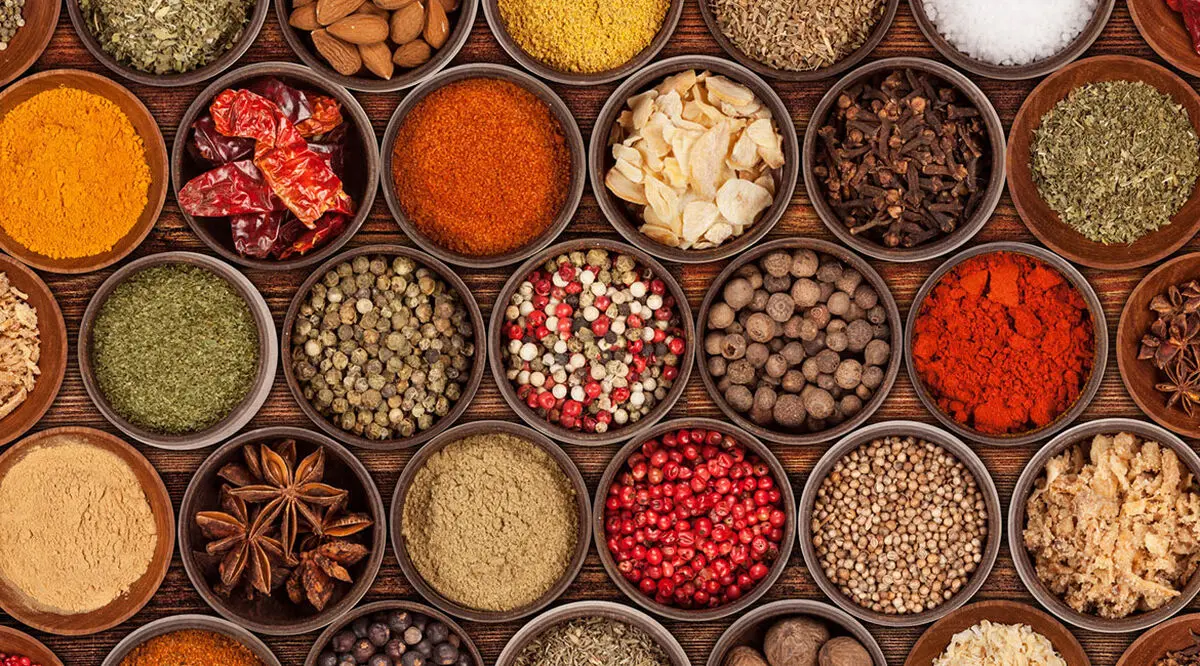 ادویه‌های آشپزخانه؛ چاشنی خوش‌طعم غذا یا داروی شفابخش؟ حقیقتی که باید بدانید