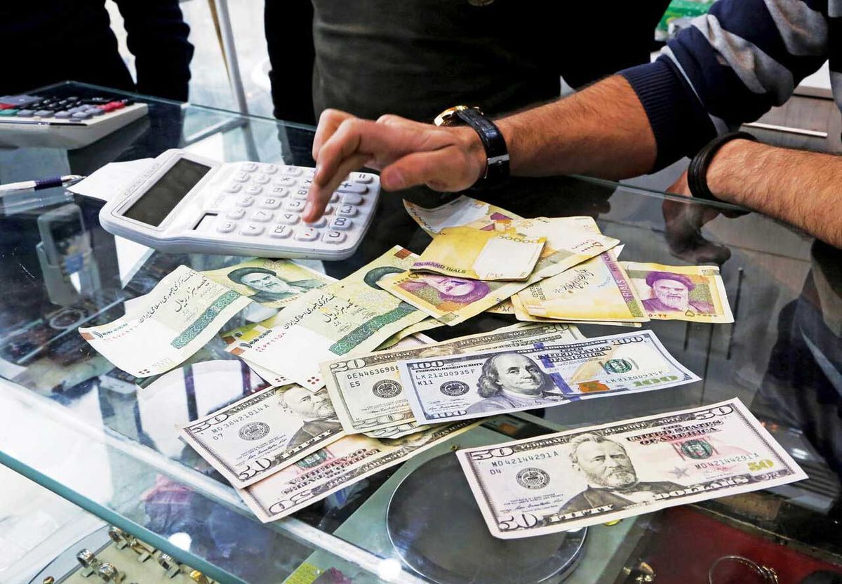 قیمت دلار باز هم ریزش میکند؛ توضیحات مهم دبیر کانون صرافان