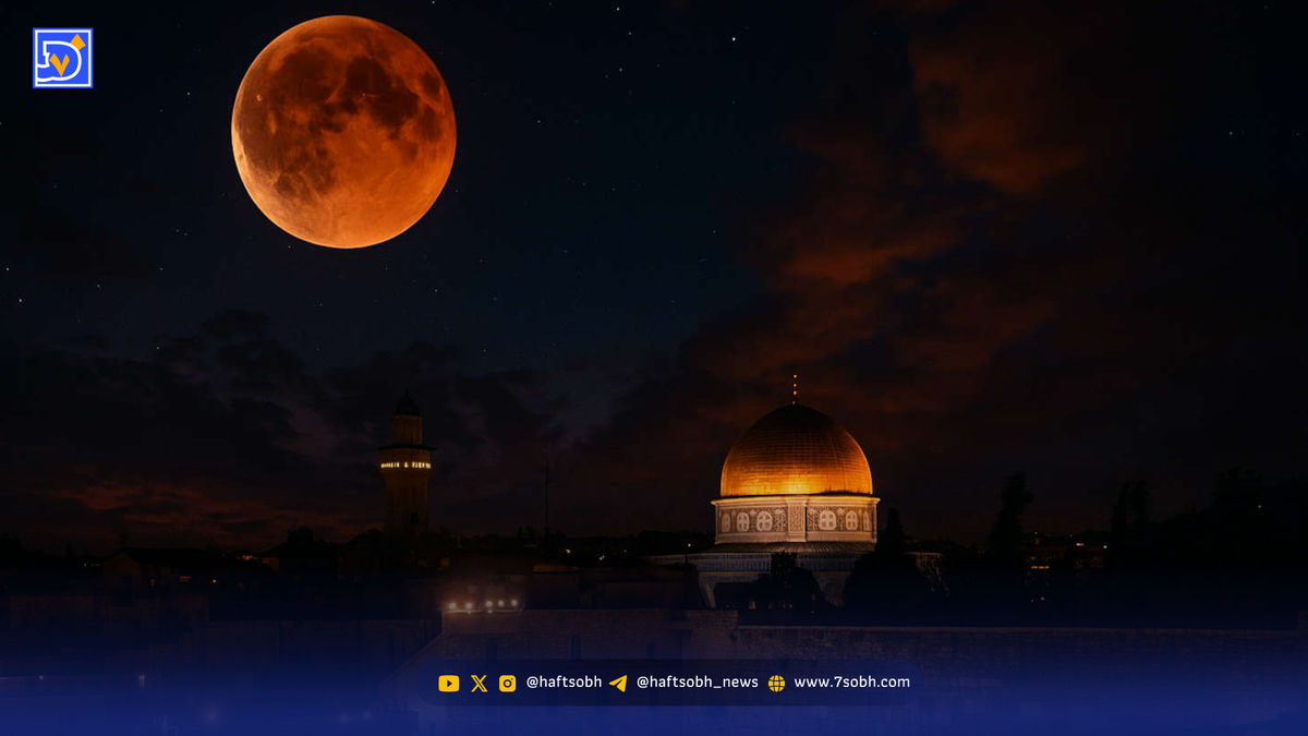 ماه در حال فرار کردن از زمین است