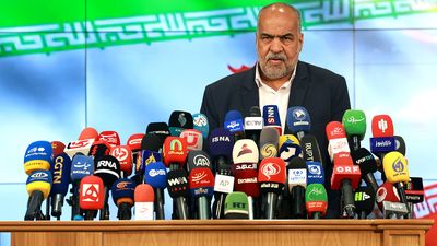 جنجال جشن تولد محمدرضا صباغیان نماینده مجلس با کیک 12 متری !