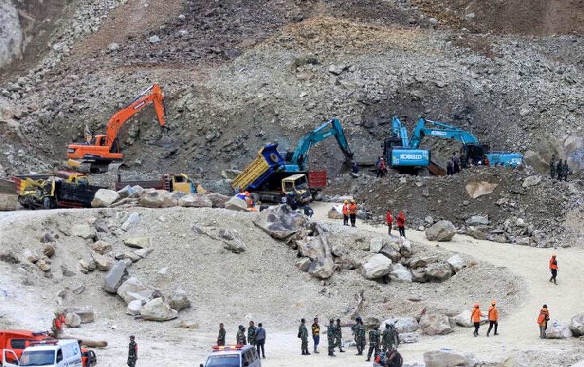 مرگ حداقل ۱۳ نفر در رانش زمین در معدن اندونزی