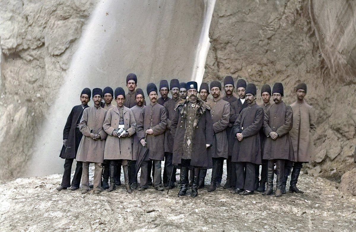 ناصرالدین شاه در حال گردش و تفریح4