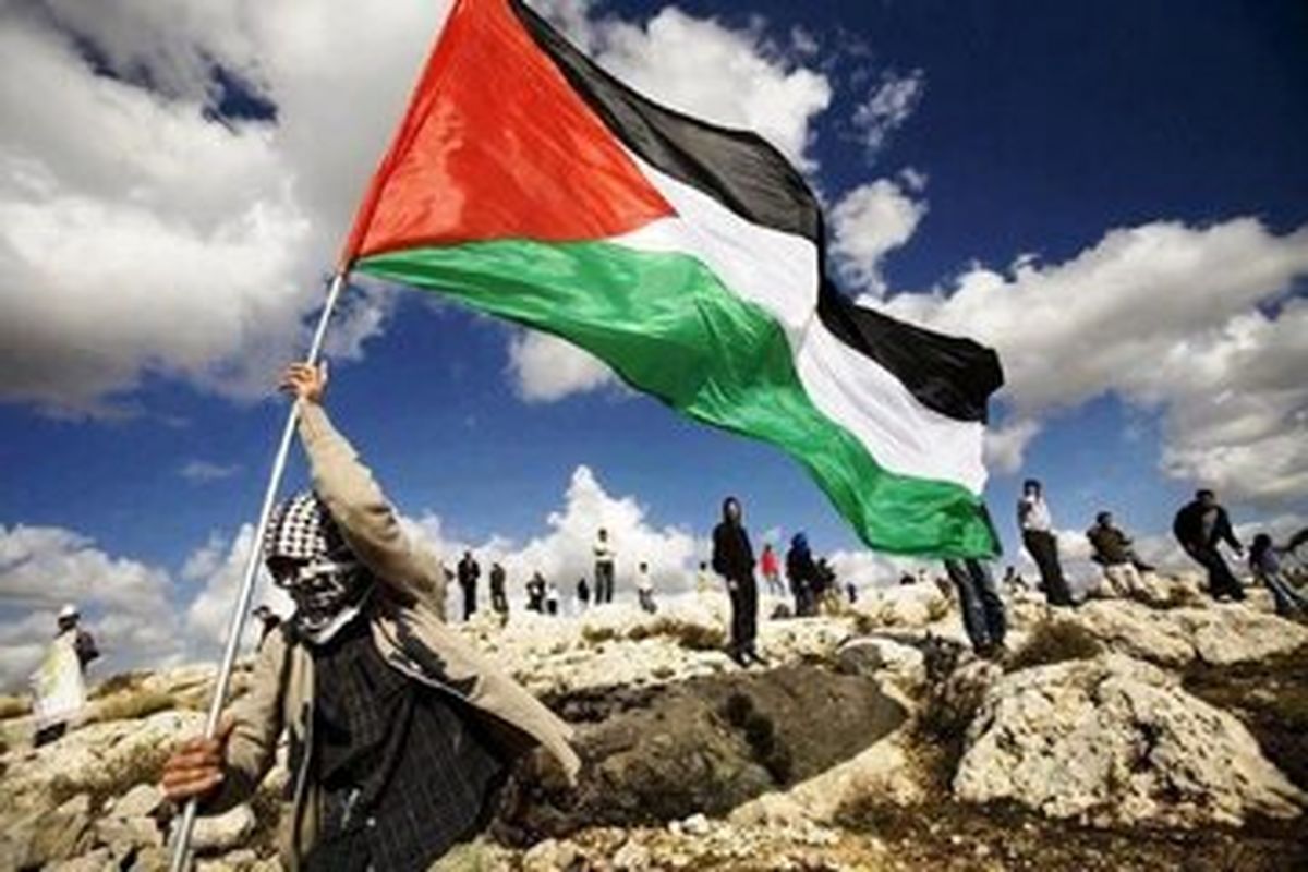 غافلگیری یک فلسطینی با دیدن پاسپورت خود در اسپانیا + عکس