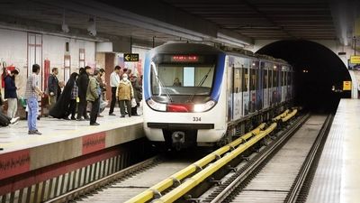 حرکت خطرناک پارکورکار در مترو ارم سبز تهران
