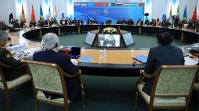 حلقه ملی‌پوشان والیبال ایران به دور پرچم+ فیلم