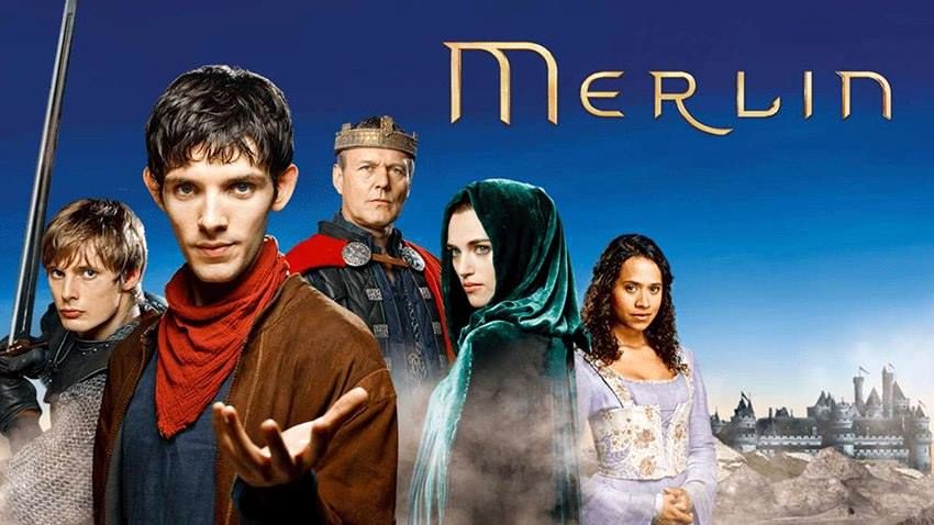 مرلین – Merlin با داستان فانتزی و فضای ماجراجویانه، در لیست معرفی بهترین سریال ها برای تماشا با خانواده قرار می‌گیرد. 