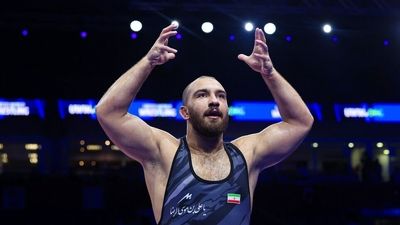 سوتی وحشتناک مجری تلویزیون وسط کری خوانی برای کشتی گیر آمریکایی!
