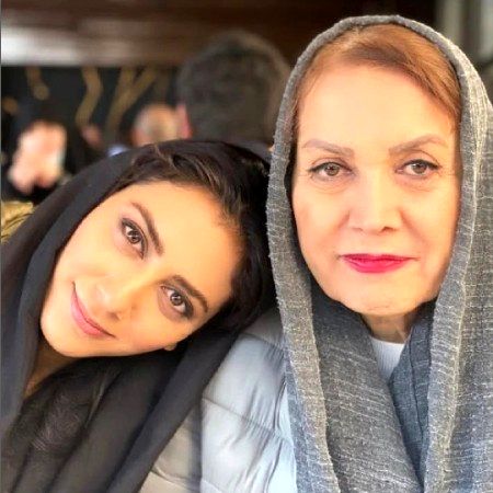 بیوگرافی مونا فرجاد,مونا فرجاد,تصاویر مونا فرجاد