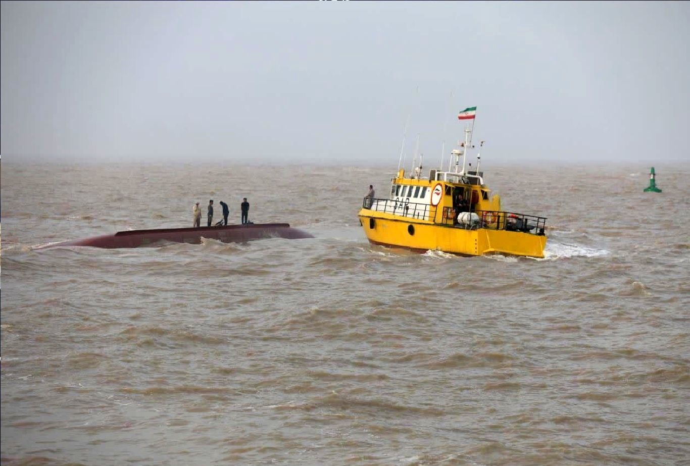 غرق شدن یک کشتی باری در اروندرود؛ سه خدمه مفقود شدند