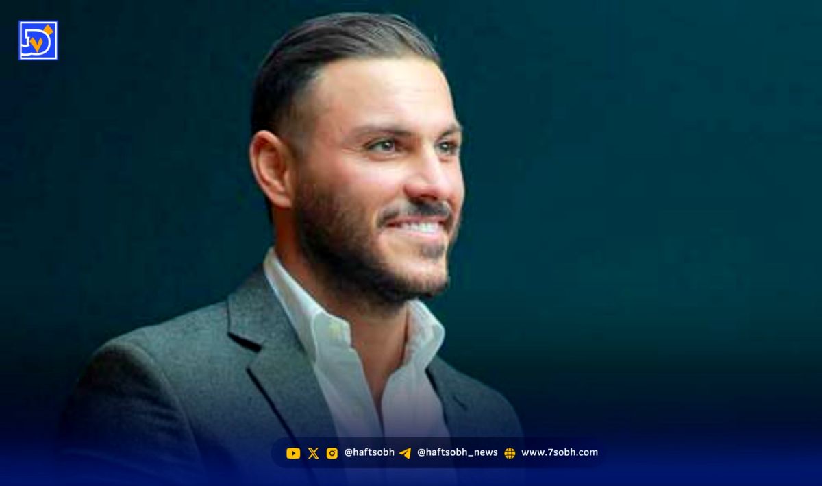 نگاهی  به دکوراسیون خانه خاص و میلیاردی آرمین زارعی؛ از نقاشی رنگارنگ تا کنسول مینیمال و مبلمان لاکچری مدرن