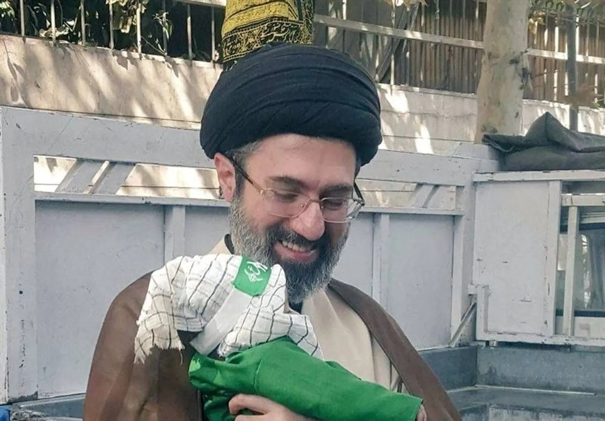 تصویر جدیدی که رسانه رهبر انقلاب از ایشان منتشر کرد