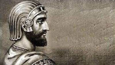 چرا نامی از کوروش هخامنشی در شاهنامه نیست ؟