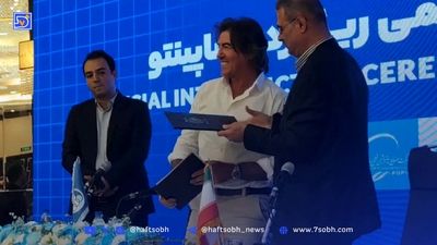 تقدیر ویژه ساپینتو از پیشکسوتان با گل رز آبی