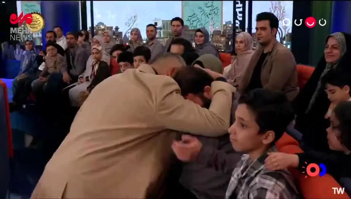 واکنش احساسی میلاد کی مرام به اشک‌های یکی از تماشاگران برنامه تلویزیونی (ویدیو)