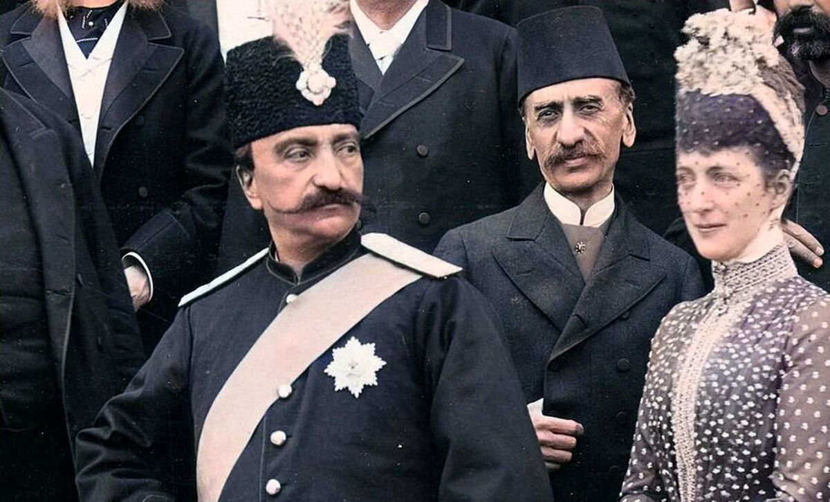 نقاشی ناصرالدینشاه از چهره زن رویاییاش در گوشه دفتر تمرین خوشنویسی
