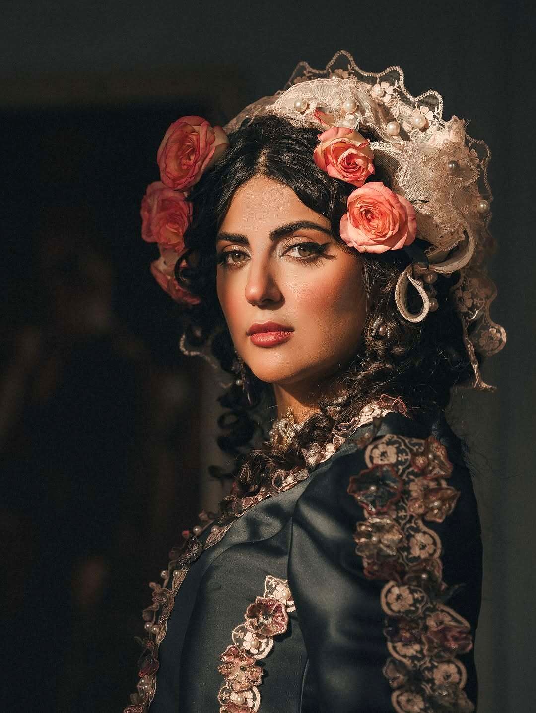 هلیا امامی با لباسهای قدیمی