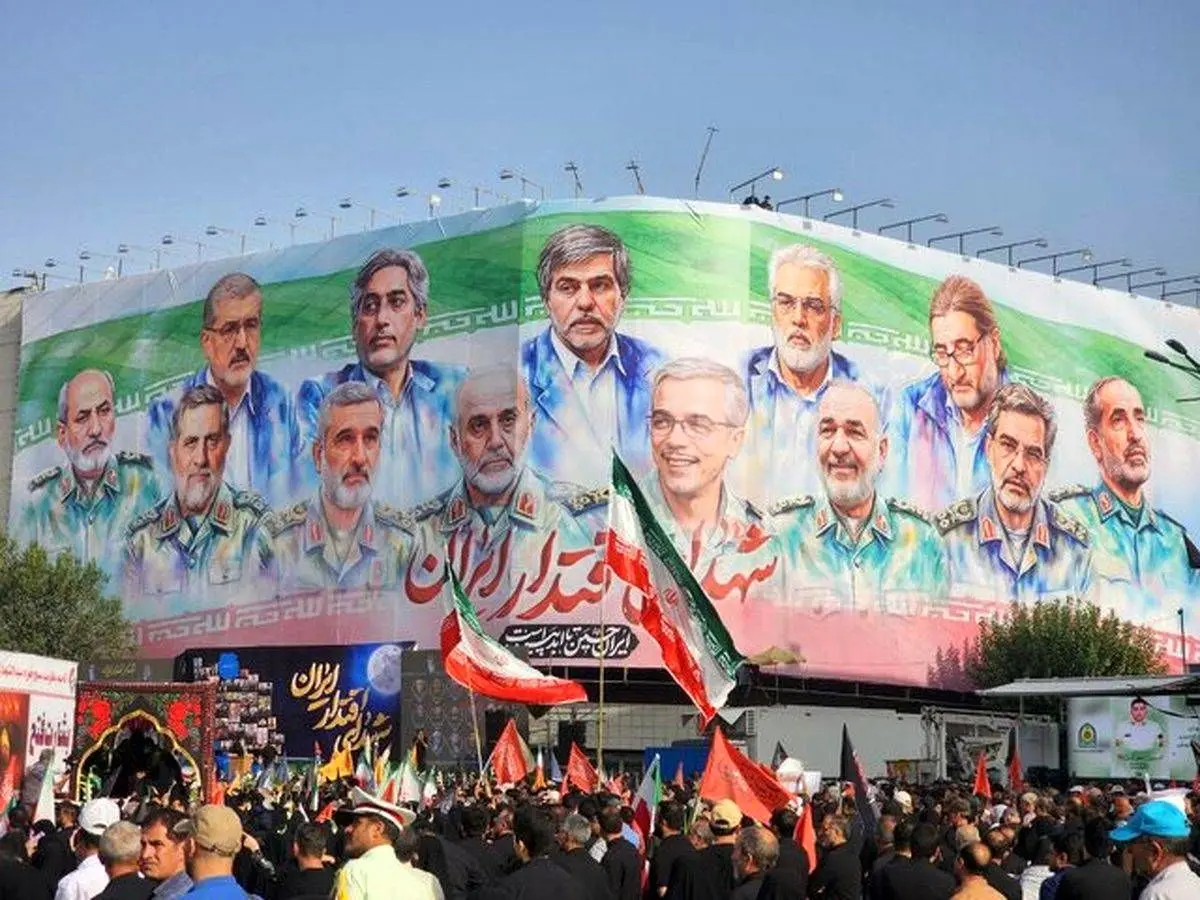 تصاویری از مراسم بدرقه شهدای جنگ با اسرائیل