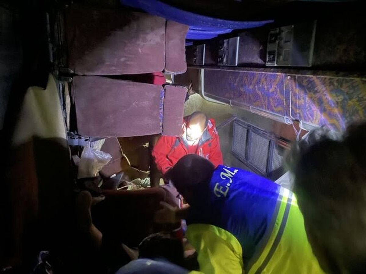 جزئیات واژگونی اتوبوس دانشآموزان در مسیر سیرچ - کرمان