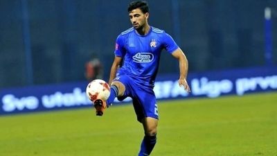 آیا صادق محرمی پرسپولیس را دور زد؛ ستاره پرسپولیسی در آستانه توافق با سپاهان 