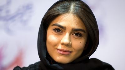 نگاه روز | تصاویر خصوصی و خانوادگی بازیگر آوای باران به همراه پدر , مادر و برادرش