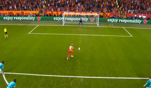 گل اول گالاتاسرای به لیورپول توسط اوسیمن از روی نقطه پنالتی