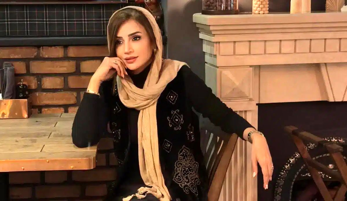 استایل خاص شبنم قلی‌خانی با کت راه‌راه؛ شیک‌پوشی به سبک هنرمندان!
