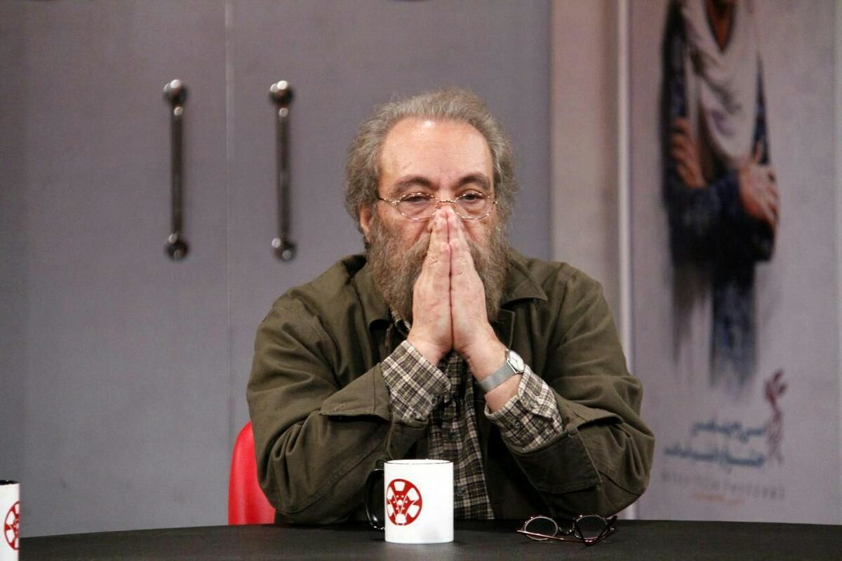 طعنه روزنامه جوان به فراستی: دیروز ششلولبند کمونیستها بودی!