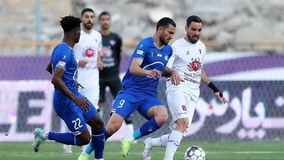 استقلال مقابل هوادار؛ عکس یادگاری هواداران استقلال با مجتبی جباری بعد از بازی (ویدیو)