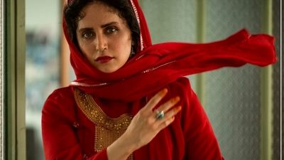خانه الناز شاکردوست؛ نگاهی به سلیقه متفاوت و دکوراسیون خاص خانه دوبلکس، دنج و پر نور + عکس
