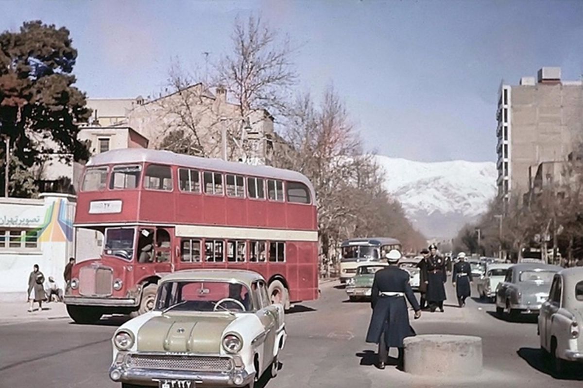 سفر به تهران قدیم؛ اتوبوسها چگونه بودند؟