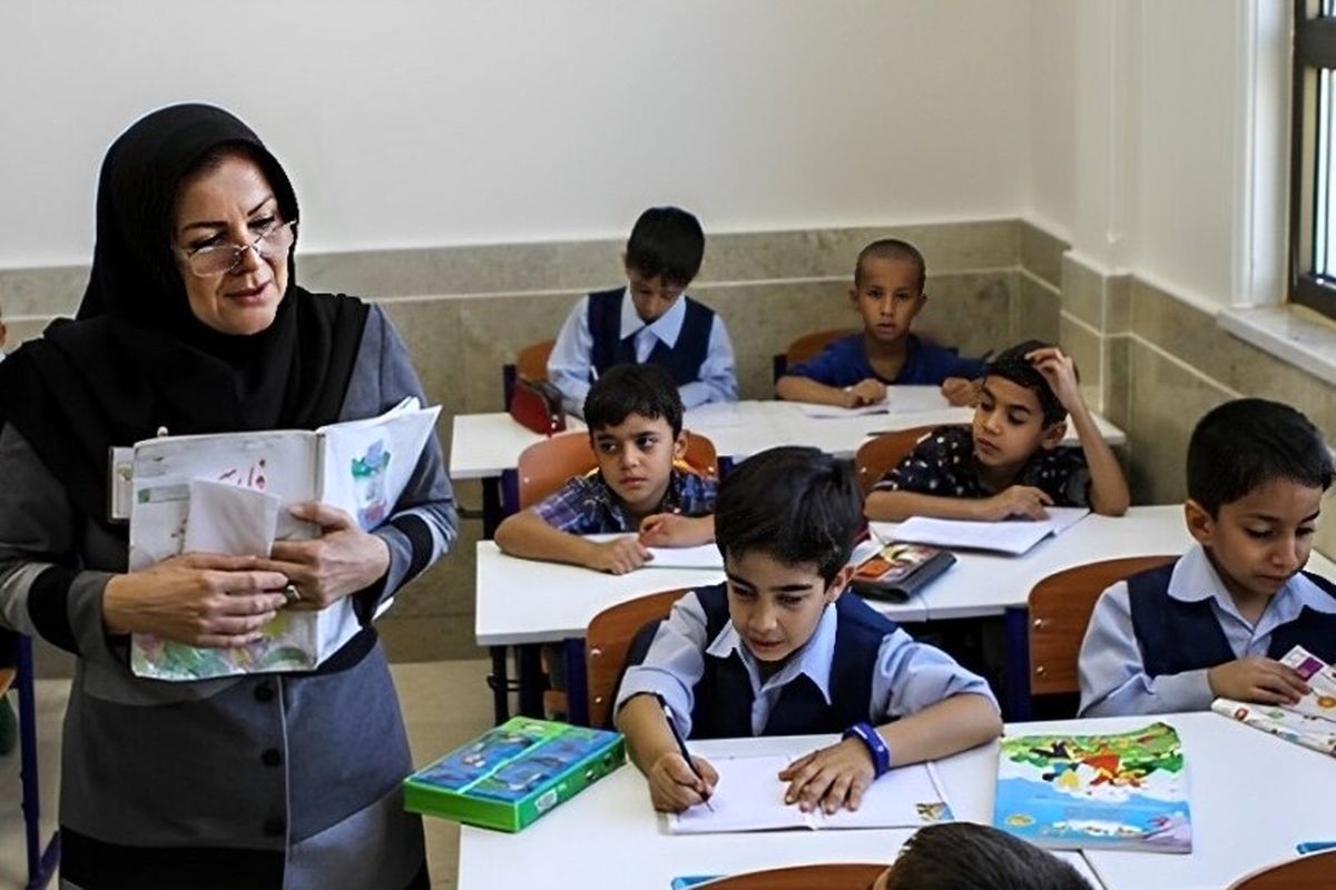 معلمان و فرهنگیان بازنشسته بخوانند؛ مرحله اول پرداخت وام آغاز شد