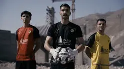 یادبود پل بی یک در لیگ یک