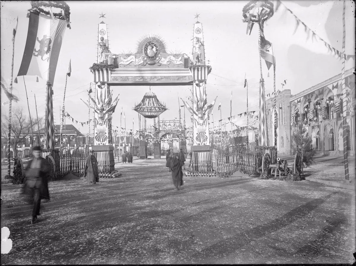 (عکس) میدان توپخانه تهران ۱۰۰ سال پیش و اواخر دوره قاجار