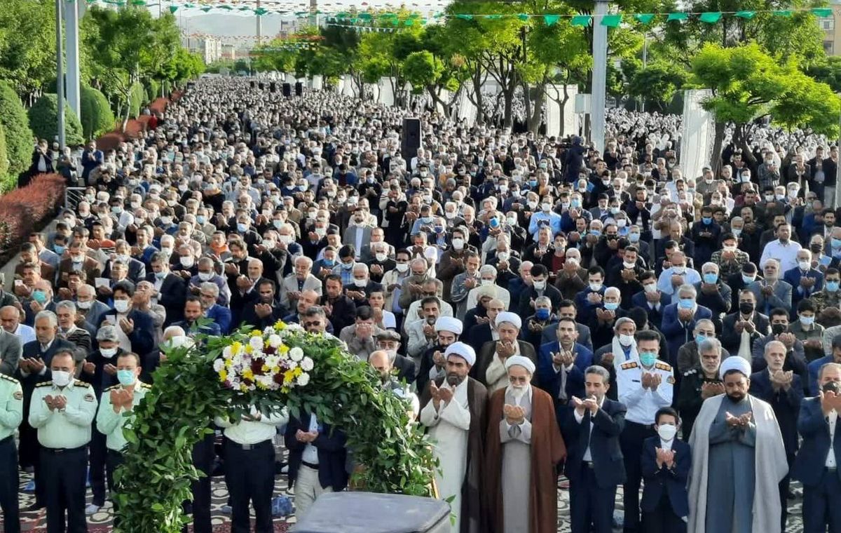 آغاز برنامههای نماز عید فطر