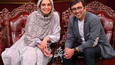 پناه گرفتن نعیمه نظام دوست و مادرش زیر میز + فیلم