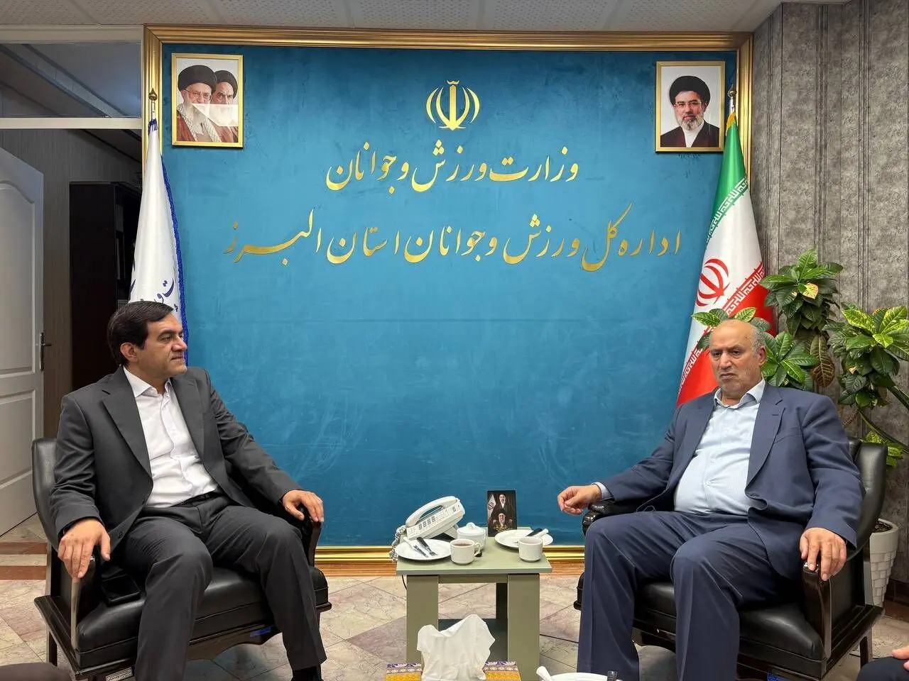 نشست ریاست فدراسیون با مسئولان اداره کل ورزش و هیات فوتبال البرز 