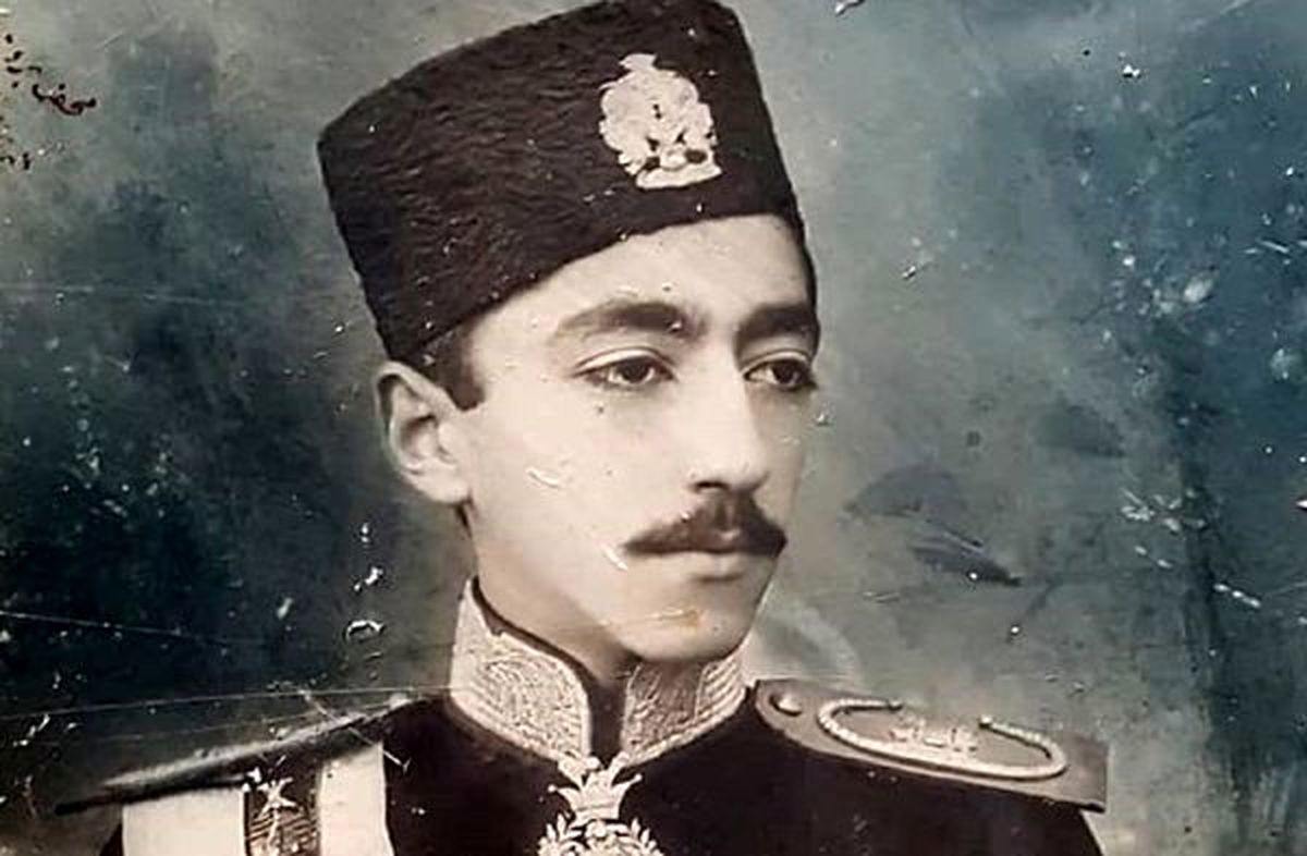 سفر در زمان؛ احمدشاه و ولیعهدش در کنار همکلاسی هایشان در دبستان، دهه 1280