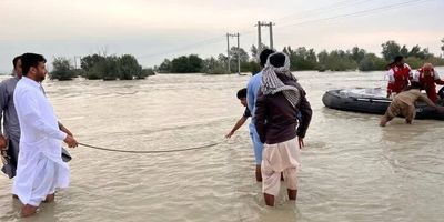 ببینید | شوخ‌طبعی رئیسی در برابر محافظان شخصی‌اش